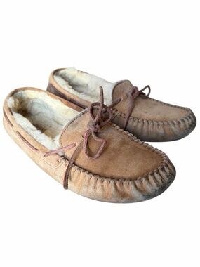 UGG Dakota Moccasin Slippers Women’s Size 9 Beige Suede Shearling Lined Cozy